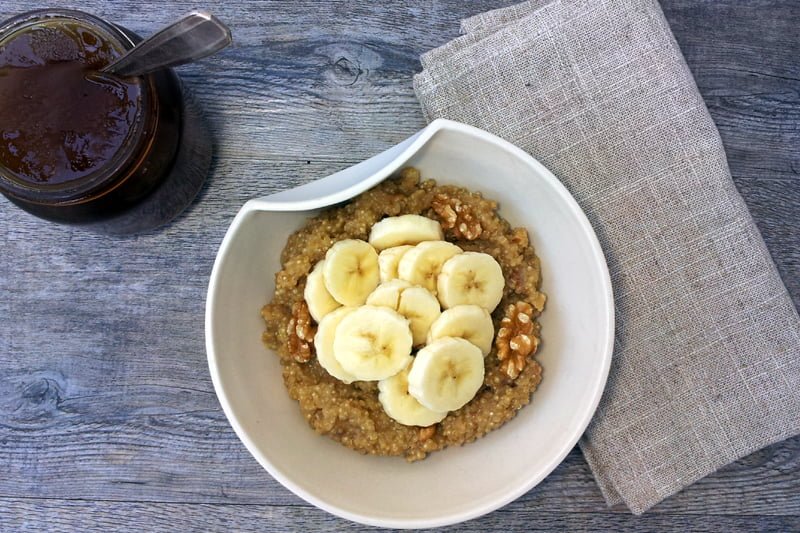 quinoa porridge with banana & walnuts [vegan]