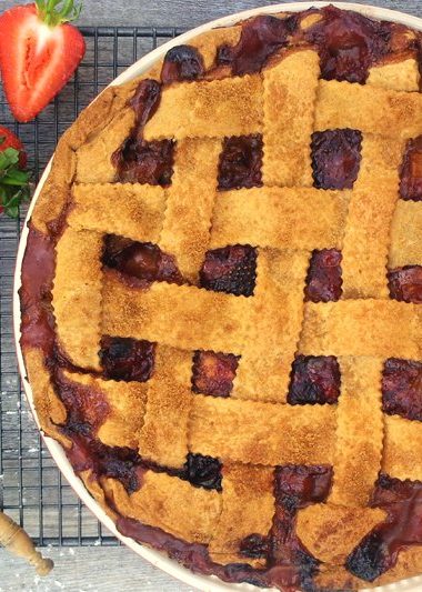Rhubarb, Strawberry and Banana Pie [vegan]