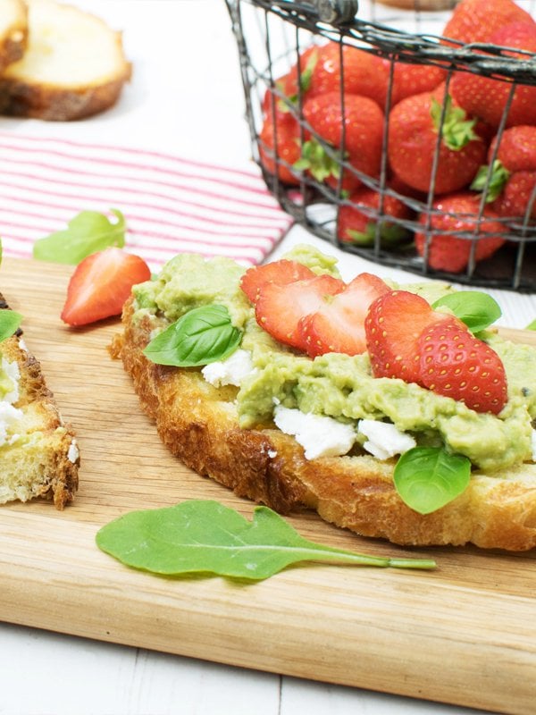 avocado, strawberry & goat cheese tartines [vegetarian]