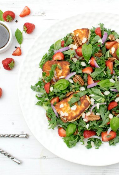 Strawberry & Kale Halloumi Salad [vegetarian] [gluten free] by The Flexitarian
