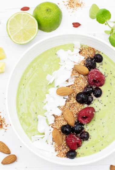 Green Avocado Smoothie Bowl with Sage&trade; The Boss&trade; To Go [vegan] [gluten free] by The Flexitarian