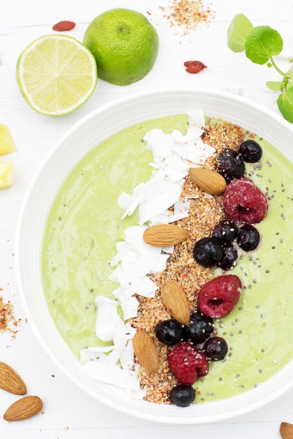 green avocado smoothie bowl with sage™ the boss™ to go [vegan] [gluten free]