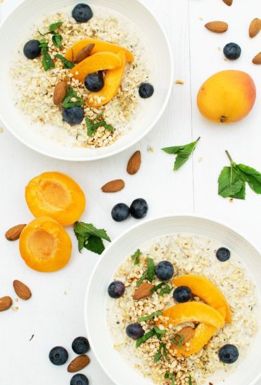 Apricot & Blueberry Spiced Overnight Porridge [vegan] [gluten free] by The Flexitarian