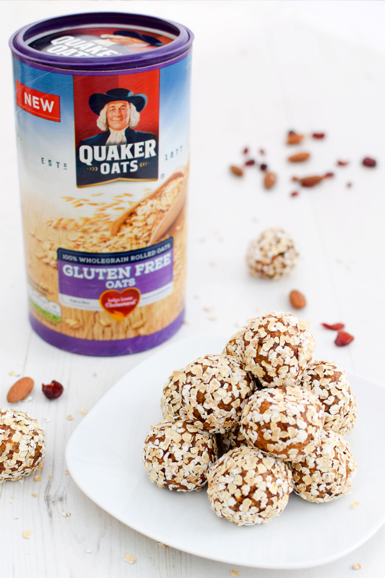 Christmas Energy Balls [vegan] [gluten free] by The Flexitarian