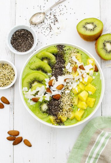 Tropical Green Smoothie Bowl [vegan] [gluten free] by The Flexitarian