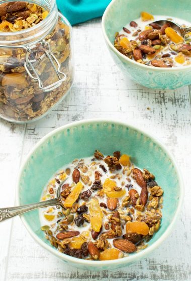 Apricot & Almond Granola [vegetarian] by The Flexitarian