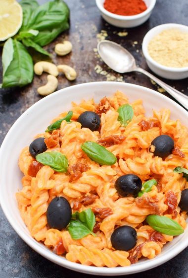 Pasta with Creamy Cashew Red Pepper Sauce [vegan] by The Flexitarian