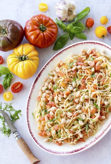 Garlic & Tomato Pasta [vegan] by The Flexitarian