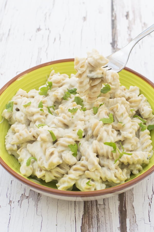 Pasta With Creamy Vegan Alfredo Sauce by The Flexitarian - Annabelle Randles ©