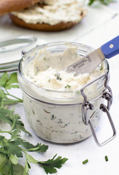 Herby Cashew Cream Cheese [vegan] 2020 &copy; The Flexitarian