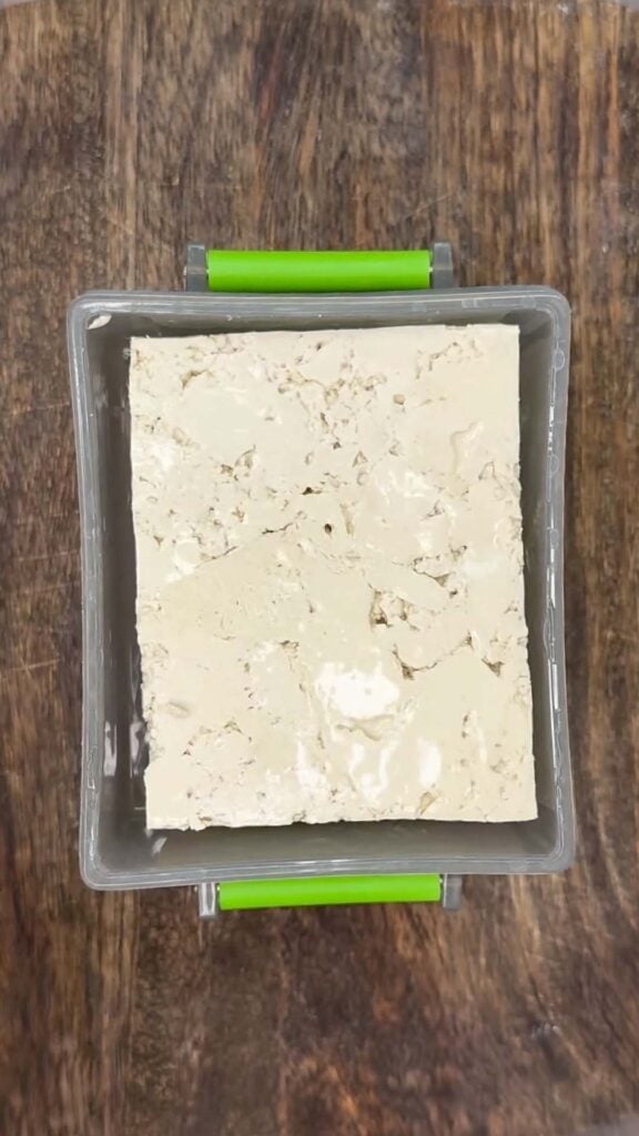 Tofu in tofu press