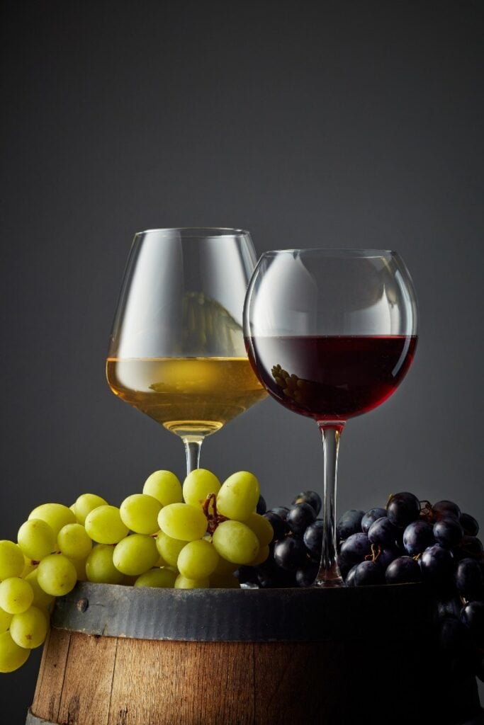 glasses or red and white whine on barrell