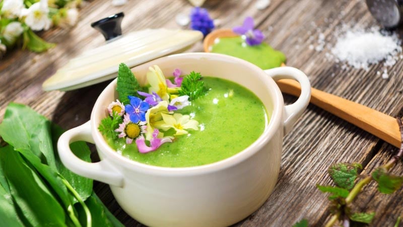 Flowers for breakfast, lunch and dinner: 3 recipes using petals