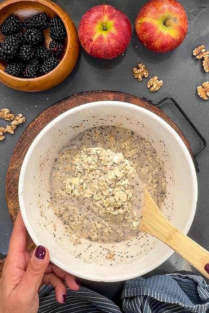 Oat mixed with milk, chia seeds and spices