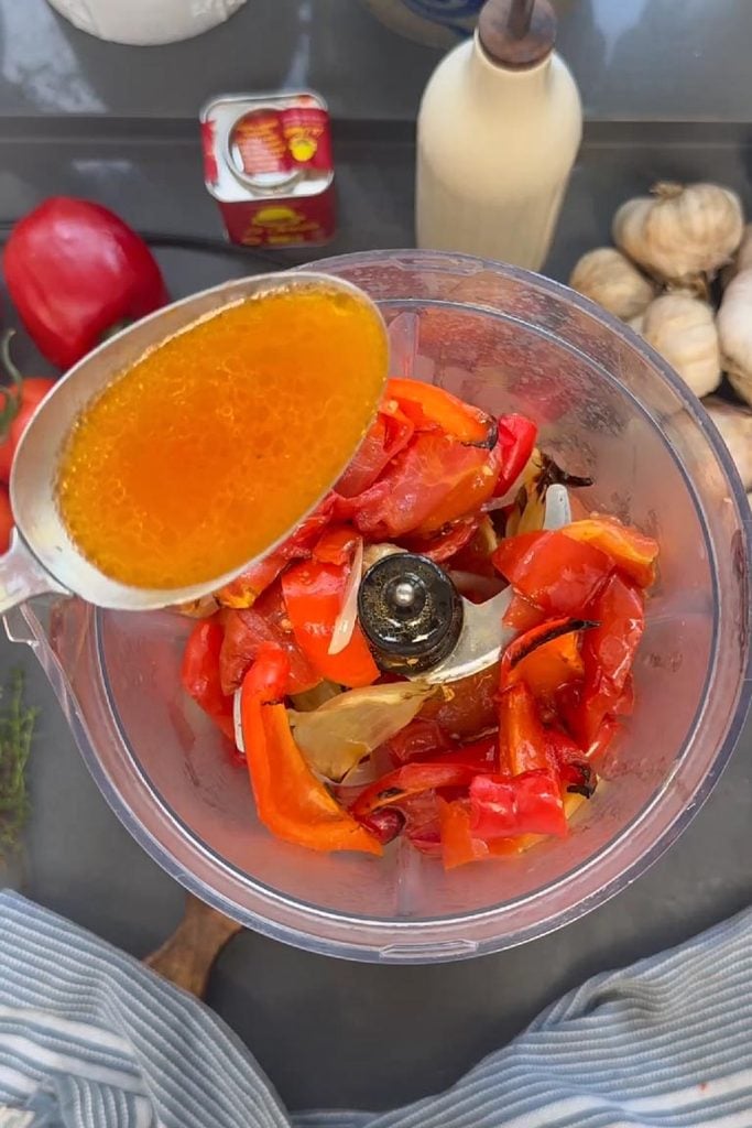 Transferring roasted vegetables and juices in a blender